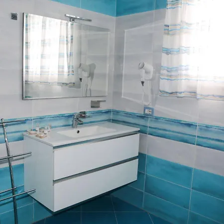 Couette-café Caprionda 4*